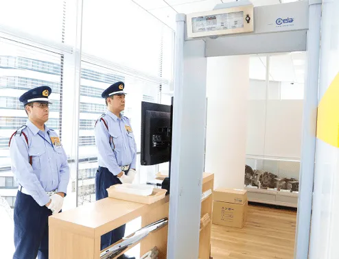 外部委託の警備員による目視チェック