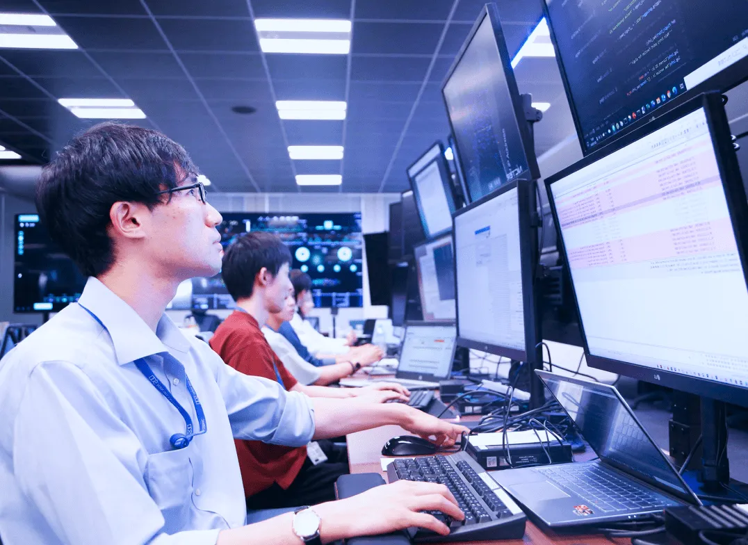 24時間365日社内の全デバイスをリアルタイム有人監視