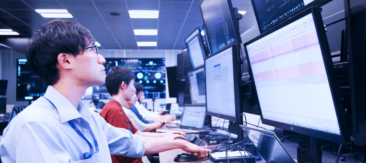 24時間365日社内の全デバイスをリアルタイム有人監視